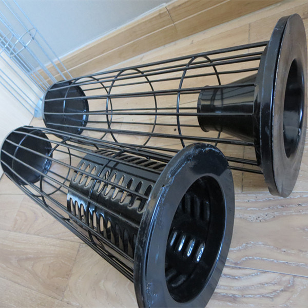 黒い丸型の集じん器のフィルター・バッグのおり