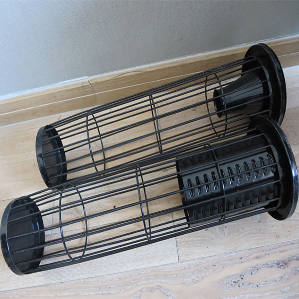 黒い丸型の集じん器のフィルター・バッグのおり
